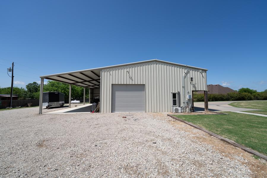 Metal buildings builders Burleson Texas TNT Builders